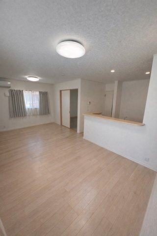 中古一戸建て　静岡市駿河区丸子６丁目の居間・リビング
