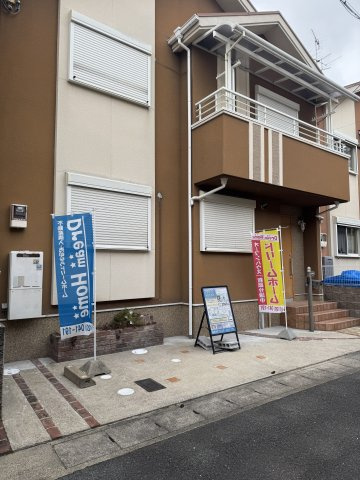 右京区太秦西野町 中古戸建の外観パース|駐車スペース付きの戸建住宅です。