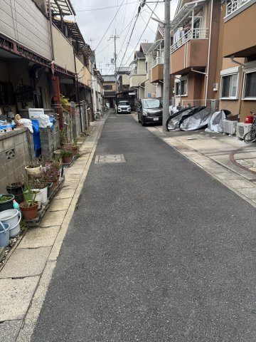 右京区太秦西野町 中古戸建の前面道路含む現地写真|交通量の少ない前面道路です。