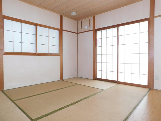 名古屋市西区歌里町の中古一戸建の和室|◇１階和室◇　　南面で明るい和室約８．０帖　押入完備！　リフォームプラン相談出来ます♪