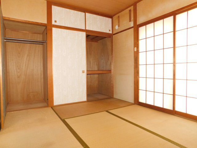 名古屋市西区歌里町の中古一戸建の和室|◇１階和室◇　　明るい和室約６．０帖　押入完備！　リフォームプラン相談出来ます♪