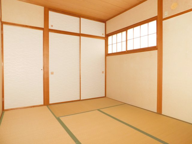 名古屋市西区歌里町の中古一戸建の和室|◇２階和室◇　　明るい洋室約６．０帖　押入完備！　リフォームプラン相談出来ます♪