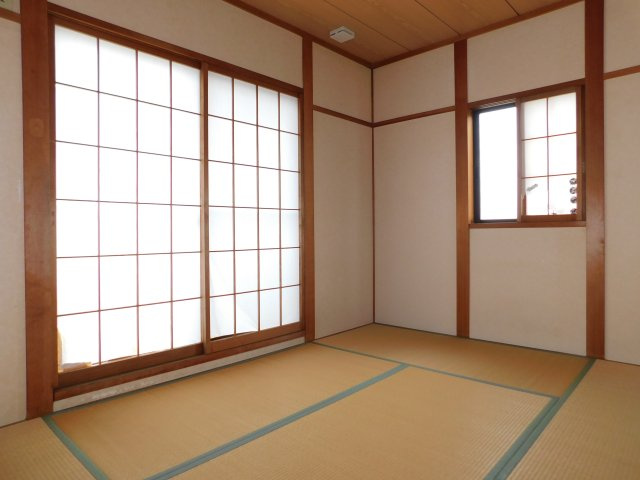 名古屋市西区歌里町の中古一戸建の和室|◇２階和室◇　　明るい洋室約６．０帖　押入完備！　ベランダ付き♪　リフォームプラン相談出来ます♪