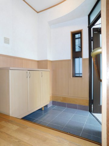名古屋市西区歌里町の中古一戸建の玄関|◇玄関ホール◇　　家族の靴などをしっかりと収納できます！