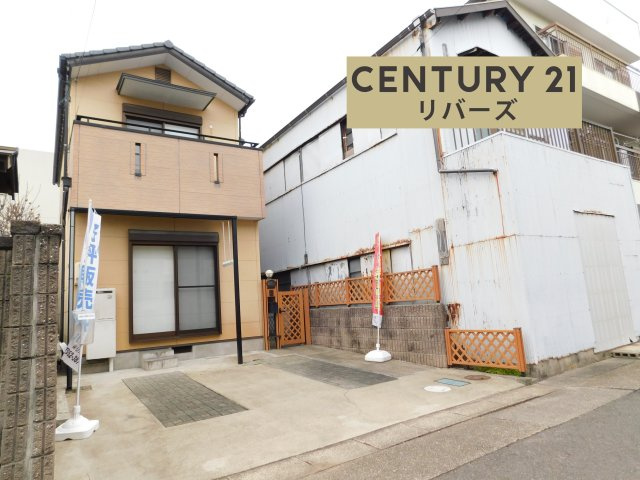 名古屋市西区歌里町の中古一戸建の前面道路含む現地写真|☆全居室６．０帖以上の4ＤＫ☆　　いつでもご案内出来ます♪（お問合せ当日、平日、水曜、夜間の見学でもＯＫ）　南面道路！　駐車並列２台ＯＫ！　こども園や小・中学校などが近く子育てに嬉しい住環境♪