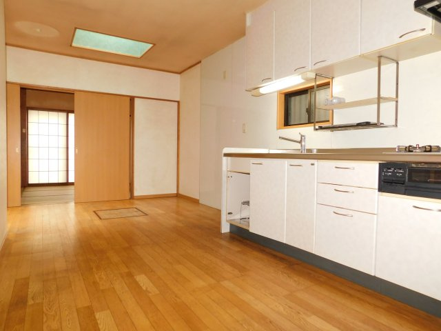 名古屋市西区歌里町の中古一戸建の居間・リビング|◇ダイニングキッチン◇　　和室と続き間で利用できます♪　リフォームプラン相談出来ます♪