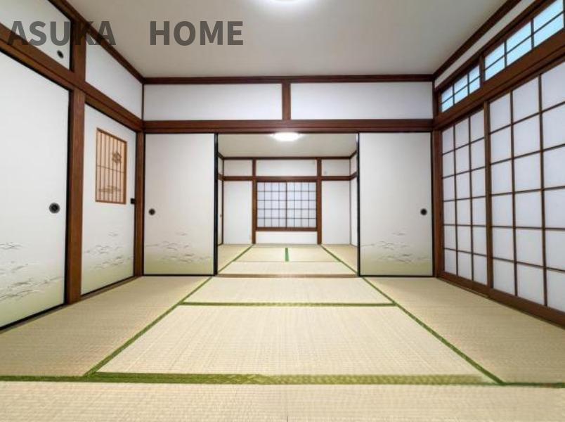 南区大岡4丁目戸建の和室|和風モダンなお部屋を作るもよし、純和風にするのもよし、使い方次第で素敵な空間になります。