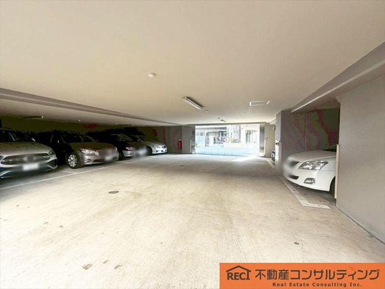 ステイツ本山中町の駐車場