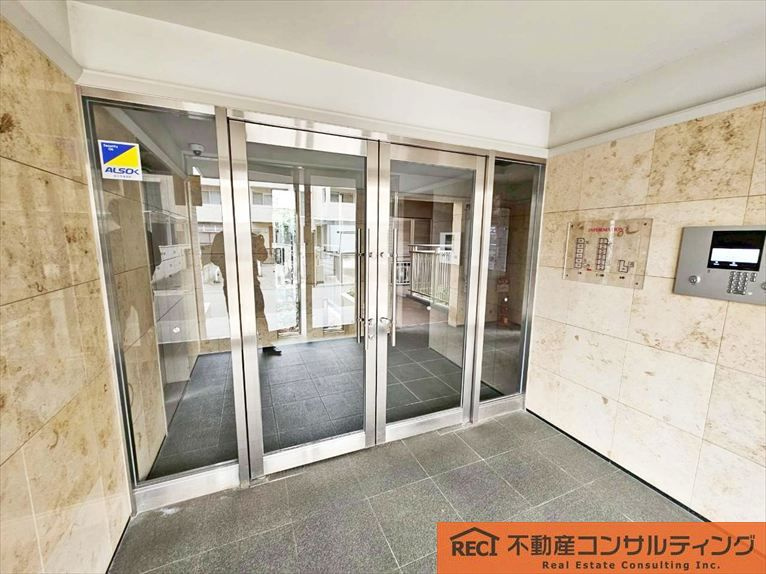 甲子園パークホームズけやきみちのエントランス