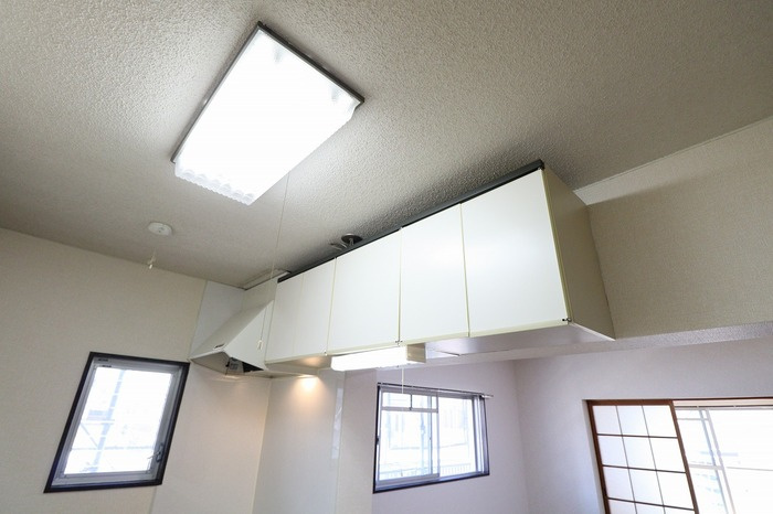 第３山忠マンションのキッチン|キッチン吊戸棚