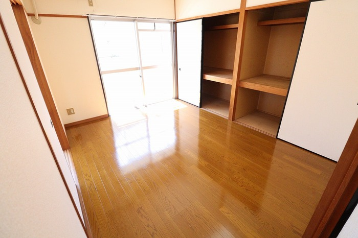 第３山忠マンションの寝室|西側洋室