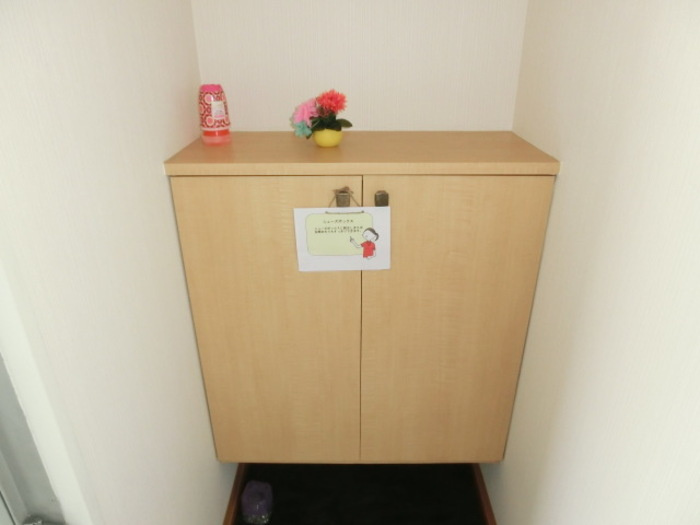 メープルハイム Bの玄関|シューズボックス