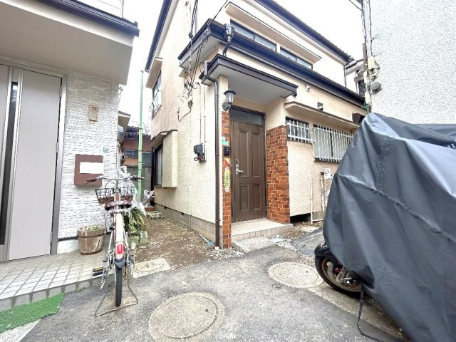 練馬区春日町４丁目　中古一戸建　再建築不可　都営大江戸線　練馬春日町の前面道路含む現地写真|大変閑静な住環境に佇んでおります。