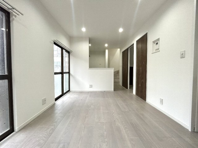 練馬区春日町４丁目　中古一戸建　再建築不可　都営大江戸線　練馬春日町の居間・リビング|リフォーム完了につき、新規公開となりました