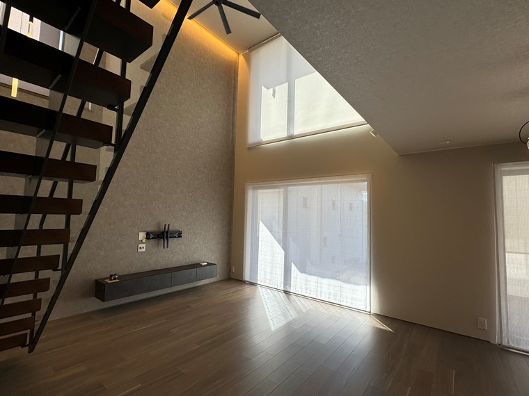 王禅寺西戸建の居間・リビング