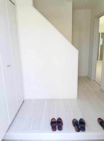 古河市諸川　第13　1号棟の玄関