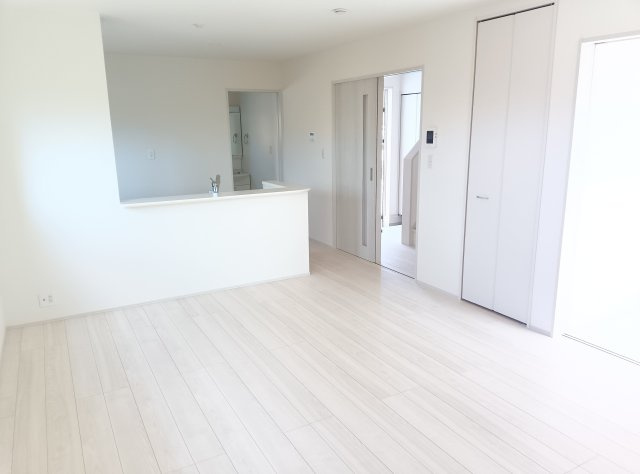 古河市諸川　第13　1号棟の居間・リビング