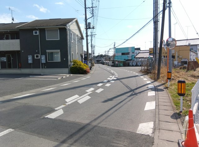 古河市諸川　第13　2号棟の前面道路含む現地写真