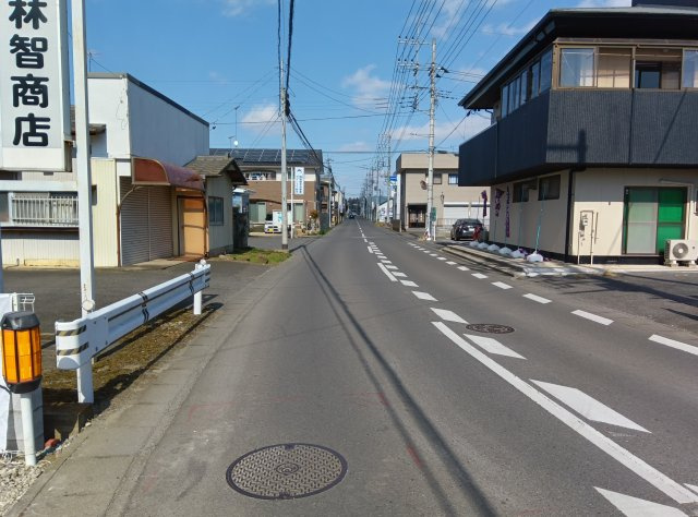 古河市諸川　第13　2号棟の前面道路含む現地写真