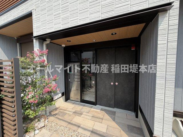 川崎市多摩区宿河原５丁目のアパートのエントランス