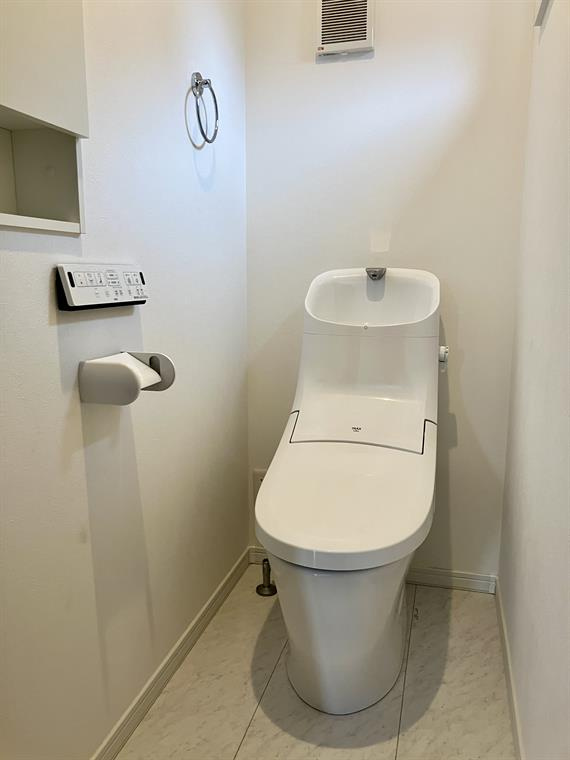 関前戸建のトイレ