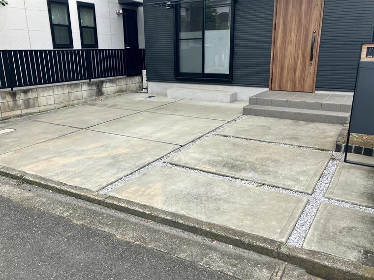 関前戸建の駐車場