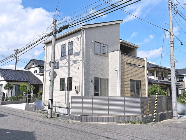 新築戸建・新築建売　郡山市台新一丁目　大成小・第一中の外観|開放感のある角地！駐車スペースは3台可能です！（車種による）