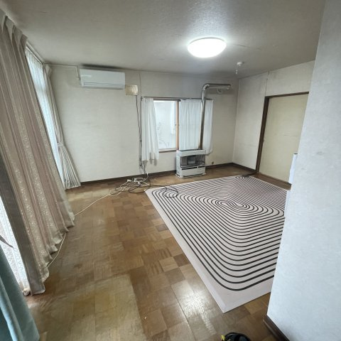 登別市若山町3丁目27-52戸建の居間・リビング