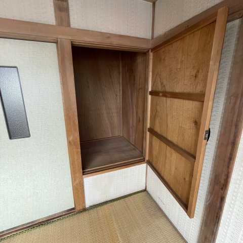 登別市若山町3丁目27-52戸建の収納