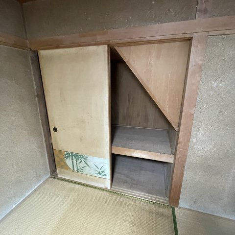 登別市若山町3丁目27-52戸建の収納