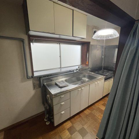 登別市若山町3丁目27-52戸建のキッチン