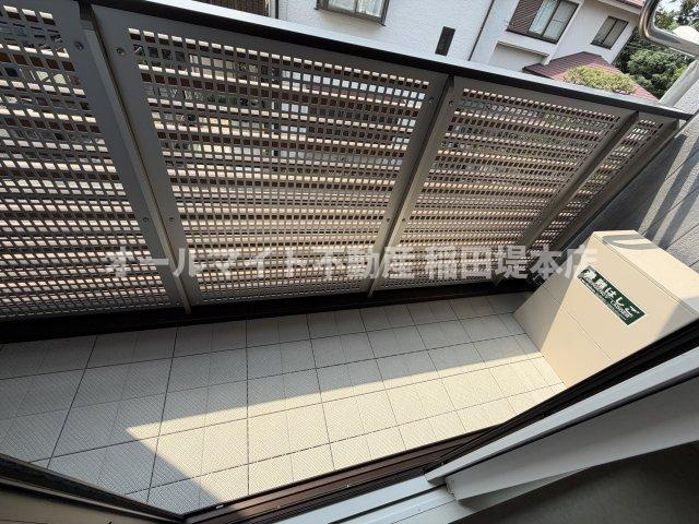 川崎市多摩区宿河原５丁目のアパートのバルコニー