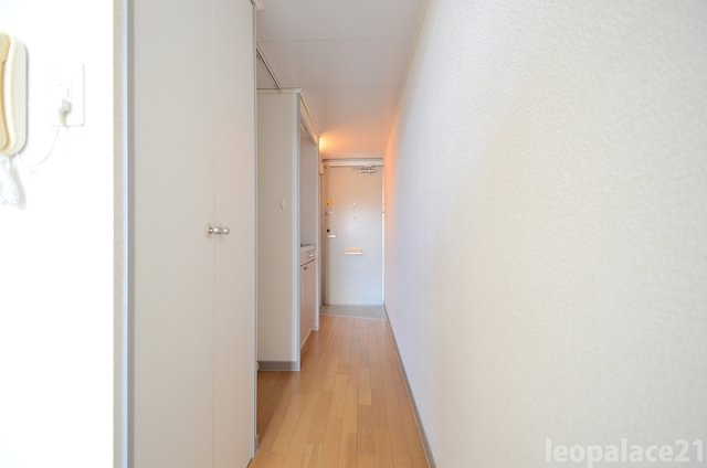 レオパレスコンフォールの玄関