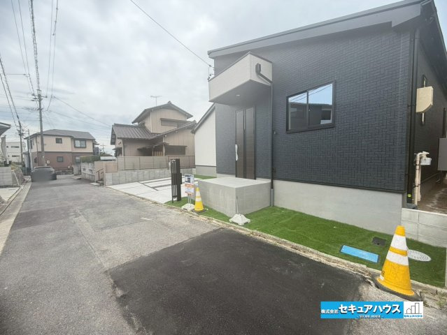 【限定１棟】知多市南巽が丘１丁目の前面道路含む現地写真|事前予約にて現地ご見学いただけます！お気軽にお問い合わせください♪
■株式会社　セキュアハウス■
住宅ローンに強く、知識、経験豊富なスタッフ在籍
お客様に寄り添い、ご成約後もサポート致します。
