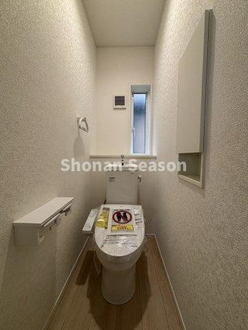 【現地画像あり】厚木市長谷第15　新築戸建　全１棟のトイレ|年中快適な温水洗浄便座は各階にご用意がございます。