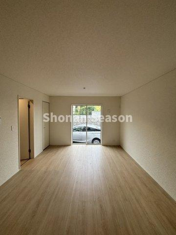 【現地画像あり】厚木市長谷第15　新築戸建　全１棟の居間・リビング|家具の配置やインテリアを想像すると新生活にわくわくしますね☆