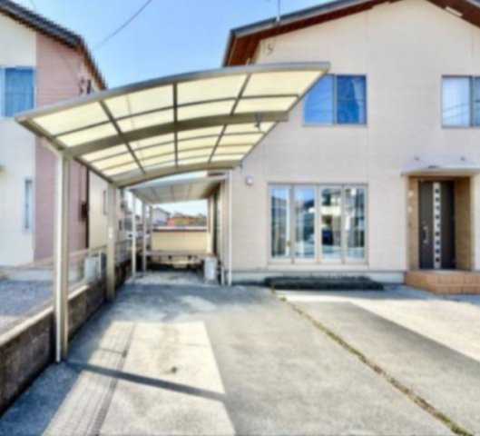 香美市土佐山田町秦山町１丁目　中古一戸建ての駐車場|カーポート付き✨