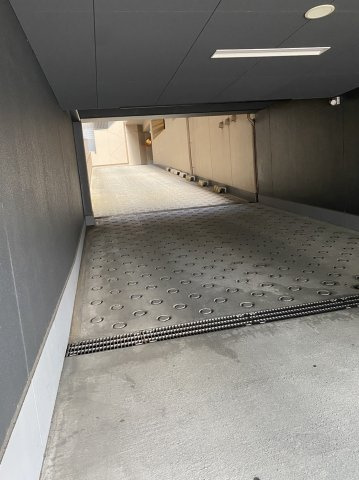 グランディム京都烏丸五条の駐車場