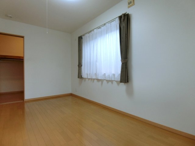 新潟市東区物見山2丁目の洋室