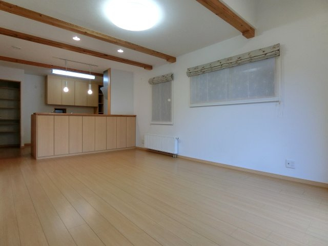 新潟市東区物見山2丁目の居間・リビング