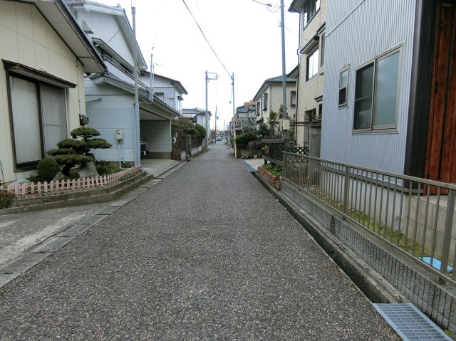 新潟市東区物見山2丁目の前面道路含む現地写真