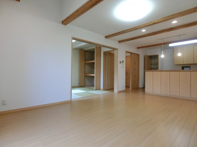 新潟市東区物見山2丁目の居間・リビング