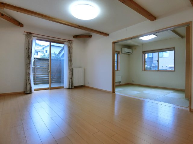 新潟市東区物見山2丁目の居間・リビング