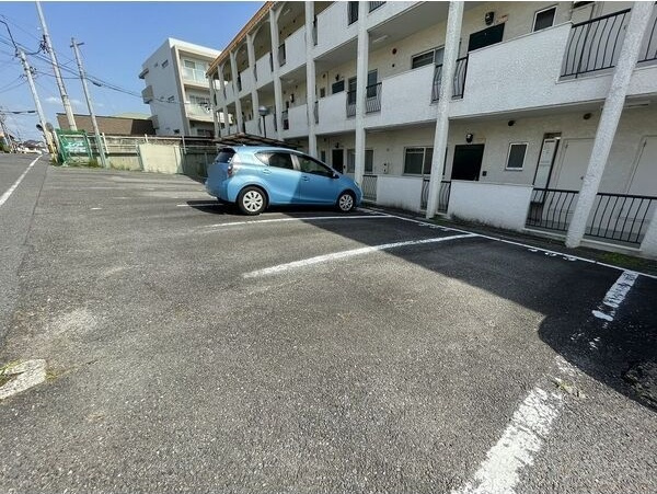 エスポア三好の駐車場