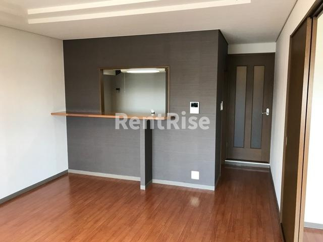 ルミエール泉の居間・リビング|カウンターキッチン