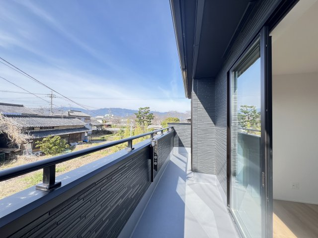 橿原市東坊城町1棟のバルコニー|南西向きのバルコニーで日当たり良好です。