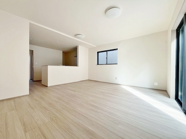 練馬区田柄4丁目 全4棟 A号棟の居間・リビング|家の中心でもあるLDKは17帖の開放感（パントリーを含)
明るく快適な家族団らんスぺ―スです(Ａ号棟)