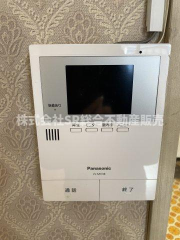 中小阪1丁目中古テラスハウスの防犯設備|モニター付きインターホンがあり女性やお子様にも安心です！