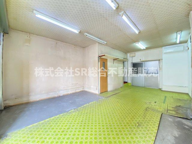 中小阪1丁目中古テラスハウスの内装|1F店舗部分は広々としており多用途にお使いいただけます♪