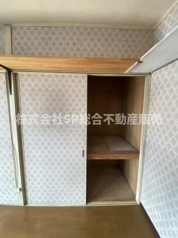 中小阪1丁目中古テラスハウスの収納|便利な収納スペースです